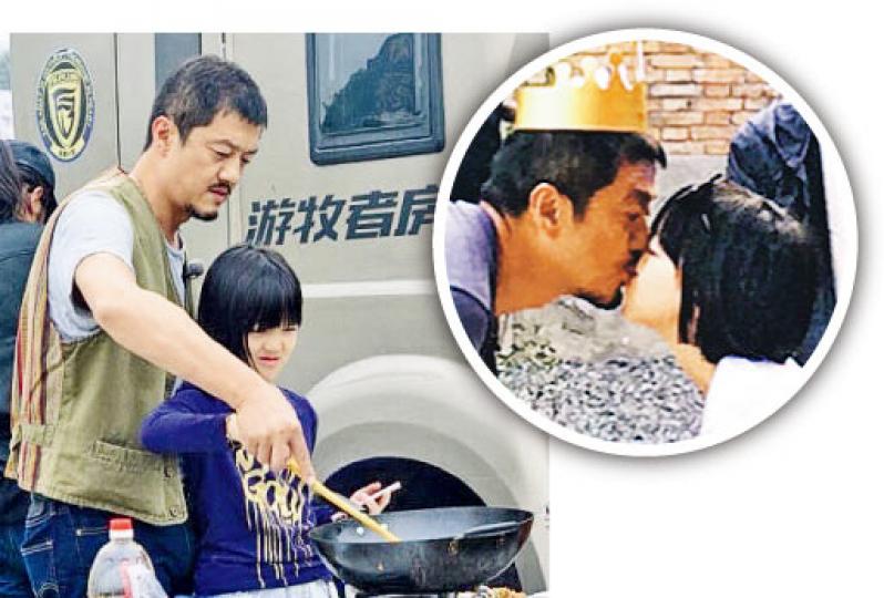 李亞鵬與女兒李嫣玩煮飯仔又開心惜惜很溫馨。(微博圖片) 李亞鵬與女兒李嫣玩煮飯仔又開心惜惜很溫馨。(微博圖片)