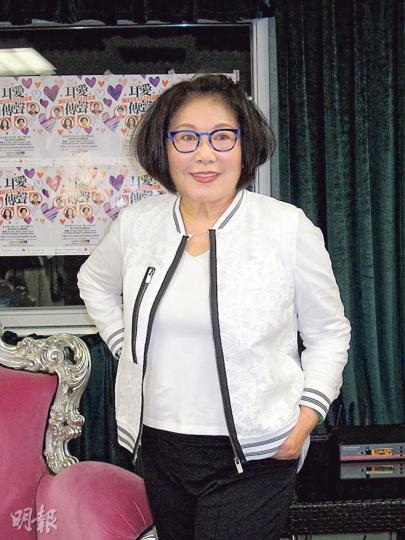 司棋姐為了下月的慈善演出勤力練歌。(攝影鎅O者:鍾一虹)岑麗香(攝影鎅O者:鍾一虹) 司棋姐為了下月的慈善演出勤力練歌。(攝影鎅O者:鍾一虹)岑麗香(攝影鎅O者:鍾一虹)