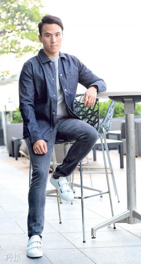 25歲何猷啓未想過做爹哋賭王接班人,想實現夢想慢慢達到目標獲成就感,現專心搞好公司希望擴展,一步步上。(攝影﹕黃梓烜) 25歲何猷啓未想過做爹哋賭王接班人,想實現夢想慢慢達到目標獲成就感,現專心搞好公司希望擴展,一步步上。(攝影﹕黃梓烜)