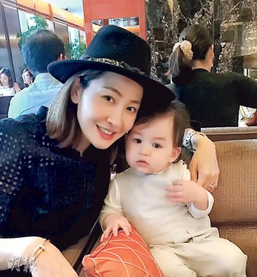 周汶錡的兒子Jacques萌爆,她有子萬事足。(微博圖片)周汶錡將兒子Jacques扮成木乃伊,可愛到暈。(微博圖片)大肚Baby用手機應用程式不停變恐怖妝,亦不忘賣萌。(微博圖片)何超蓮(右)走可愛風與好友在日本扮「孖寶兄弟」。(微博圖片)趙文卓做海盜捉小精靈女兒Luna,網民讚他演技好。(微博圖片) 周汶錡的兒子Jacques萌爆,她有子萬事足。(微博圖片)周汶錡將兒子Jacques扮成木乃伊,可愛到暈。(微博圖片)大肚Baby用手機應用程式不停變恐怖妝,亦不忘賣萌。(微博圖片)何超蓮(右)走可愛風與好友在日本扮「孖寶兄弟」。(微博圖片)趙文卓做海盜捉小精靈女兒Luna,網民讚他演技好。(微博圖片)