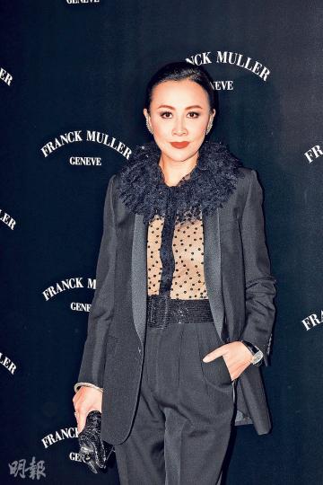 劉嘉玲前晚到澳門出席活動,大談老公梁朝偉近况。(攝影﹕梁迺楠)袁彌明穿上透視裝只遮着胸部,同行的老公早已過目並批准穿著。(攝影﹕梁迺楠)諸葛紫岐穿上黃色晚裝騷美腿。(攝影﹕梁迺楠)諸葛紫岐與老公薛嘉麟大曬恩愛。(攝影﹕梁迺楠) 劉嘉玲前晚到澳門出席活動,大談老公梁朝偉近况。(攝影﹕梁迺楠)袁彌明穿上透視裝只遮着胸部,同行的老公早已過目並批准穿著。(攝影﹕梁迺楠)諸葛紫岐穿上黃色晚裝騷美腿。(攝影﹕梁迺楠)諸葛紫岐與老公薛嘉麟大曬恩愛。(攝影﹕梁迺楠)