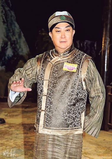 粵劇名伶吳仟峰昨日到電視城為粵劇折子戲《梁天來告御狀之嘆五更》錄影。(攝影/記者﹕陳釗) 粵劇名伶吳仟峰昨日到電視城為粵劇折子戲《梁天來告御狀之嘆五更》錄影。(攝影/記者﹕陳釗)