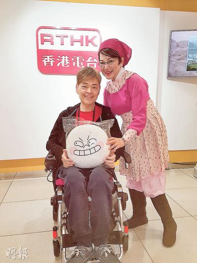 「靚聲王」張偉文接受車淑梅主持的《舊日的足跡》訪問(攝影:娛樂組)張偉文(攝影:娛樂組) 「靚聲王」張偉文接受車淑梅主持的《舊日的足跡》訪問(攝影:娛樂組)張偉文(攝影:娛樂組)