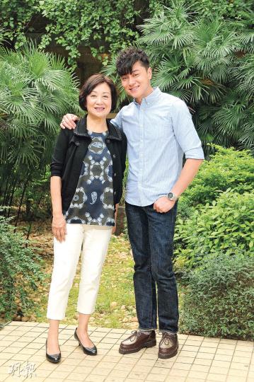 鮑起靜（左）大讚黃浩然（右）演得內斂符合角色。（攝影﹕孫華中）