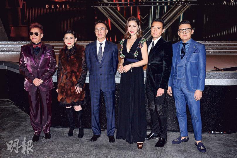 阿倫（左起）、劉美君、田北俊、周汶錡、丁子高及雷頌德擔任評判。（攝影：梁迺楠）羅伊婷成為「The Queen of D.n.A.」，更自己走到台前戴起后冠。（攝影：梁迺楠）魔鬼組由20余逸思贏出。（攝影：梁迺楠）