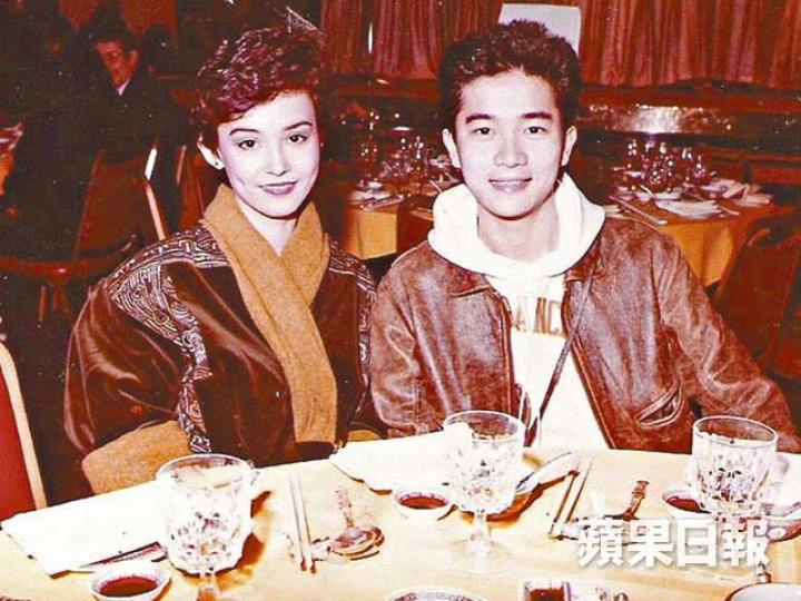 ■翁靜晶曾跟陳百強去ball，從對方身上學懂餐桌禮儀。■陳百強的經典歌《漣漪》是為翁靜晶而寫。■翁靜晶心目中的陳百強充滿藝術感又浪漫。