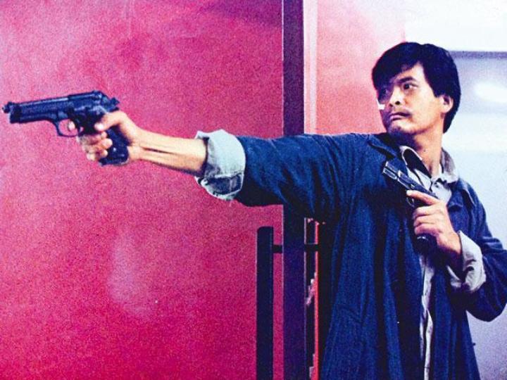 ■周潤發在《英雄本色》所演的Mark哥堪稱經典。劇照■龍剛67年執導的《英雄本色》由謝賢（中）主演。■吳雨（右三）日前在新亞視記招上，宣佈改拍吳宇森版本的《英》片。資料圖片