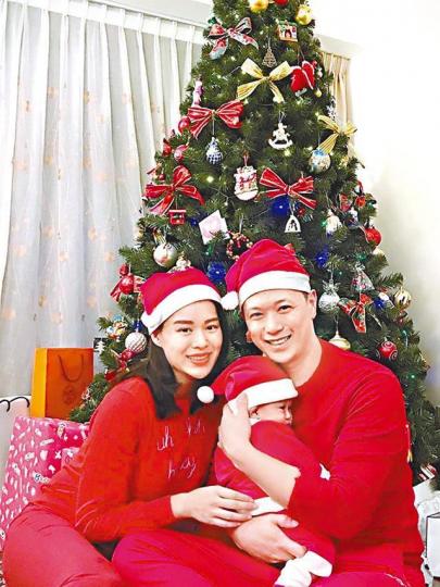 ■胡杏兒一家三口第一次一齊過聖誕。互聯網圖片■陳茵媺昨在Ig貼出與囡囡的合照。■陳敏之抱住囝囝影相，囝囝卻打喊露。互聯網圖片