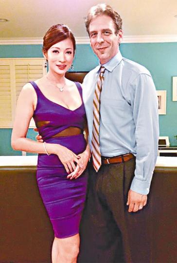■溫翠蘋與美籍老公Kevin於9月已經分居。■二度離婚的溫翠蘋（左）現獨力照顧女兒Issa。