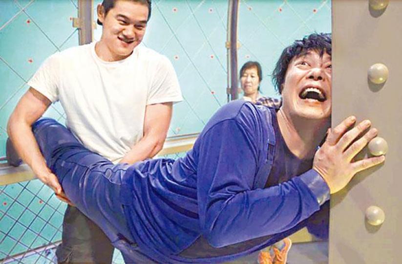 ■陳奕迅稱沒想過接拍的是真動作喜劇,更要苦練招式。
■陳奕迅稱沒想過接拍的是真動作喜劇,更要苦練招式。