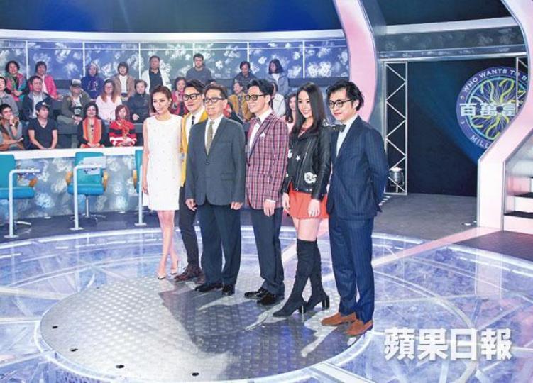 ■參賽嘉賓及現場觀眾事前已簽保密協議,不可以透露節目內容。■何守信(右)從加拿大回港出席陳志雲主持的節目。■鄧兆尊(左)及王喜應邀擔任慈善賽嘉賓。■何守信(右二)被爆只贏得6千元獎金。■(左起)雨僑、林雅詩、陳友、周美鳳及吳麗珠同組作賽。 ■參賽嘉賓及現場觀眾事前已簽保密協議,不可以透露節目內容。■何守信(右)從加拿大回港出席陳志雲主持的節目。■鄧兆尊(左)及王喜應邀擔任慈善賽嘉賓。■何守信(右二)被爆只贏得6千元獎金。■(左起)雨僑、林雅詩、陳友、周美鳳及吳麗珠同組作賽。