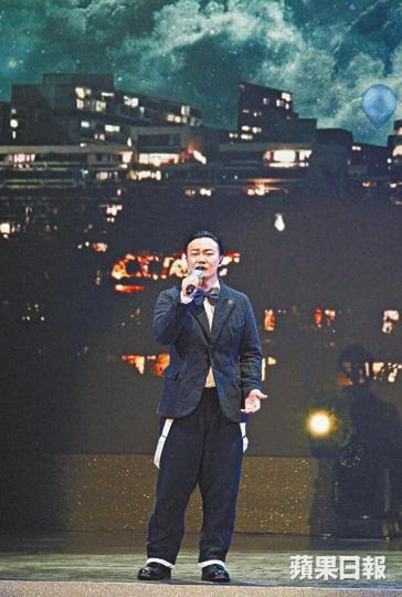 ■Eason壓軸出場,為頒獎禮掀起高潮。■李克勤昨獲頒金曲40全球傑出歌手獎。■郭富城當爸爸後第一次在台上演出。■韋綺姍與蔣志光經典重組,引來一陣歡呼聲。 ■Eason壓軸出場,為頒獎禮掀起高潮。■李克勤昨獲頒金曲40全球傑出歌手獎。■郭富城當爸爸後第一次在台上演出。■韋綺姍與蔣志光經典重組,引來一陣歡呼聲。