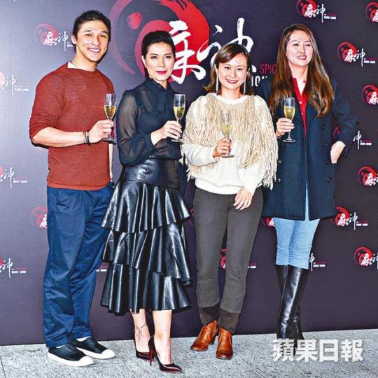 ■(左起)黃又南、可嵐、黃宇詩及李嘉慧昨日出席食店開幕。 ■(左起)黃又南、可嵐、黃宇詩及李嘉慧昨日出席食店開幕。