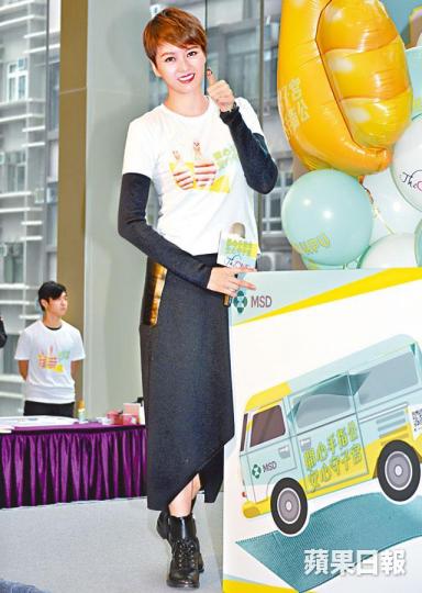 ■GiGi希望自己長命啲,可以睇到囡囡結婚生仔。■GiGi好開心可以同Sammi(左)合作新片,話開工一定好嘈。資料圖片 ■GiGi希望自己長命啲,可以睇到囡囡結婚生仔。■GiGi好開心可以同Sammi(左)合作新片,話開工一定好嘈。資料圖片