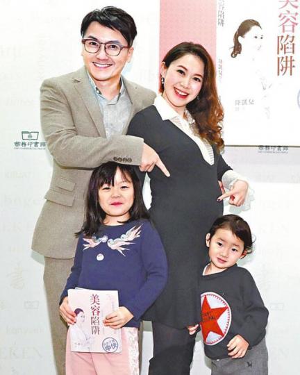 ■高皓正夫婦已有一子一女,生活幸福美滿。 ■高皓正夫婦已有一子一女,生活幸福美滿。