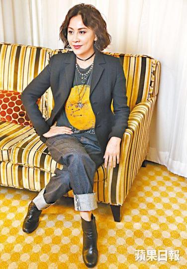 ■劉嘉玲認為自己適合做監製,但導演則不敢試。■劉嘉玲指吳肇軒像後生版梁朝偉。■吳肇軒笑言最開心聽到劉嘉玲稱呼他做軒仔。■劉嘉玲在《以》片中婚姻觸礁,與學生吳肇軒發展一段情。劇照 ■劉嘉玲認為自己適合做監製,但導演則不敢試。■劉嘉玲指吳肇軒像後生版梁朝偉。■吳肇軒笑言最開心聽到劉嘉玲稱呼他做軒仔。■劉嘉玲在《以》片中婚姻觸礁,與學生吳肇軒發展一段情。劇照