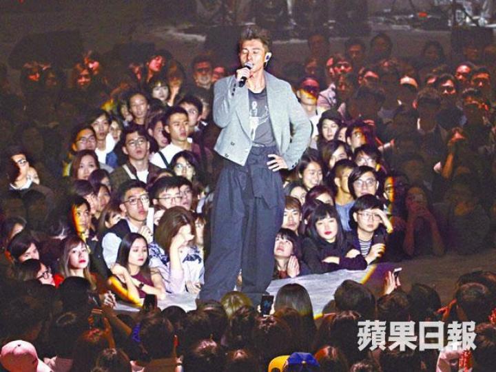 ■周國賢前晚舉行演唱會尾場,之後就會收爐等過年。 ■周國賢前晚舉行演唱會尾場,之後就會收爐等過年。