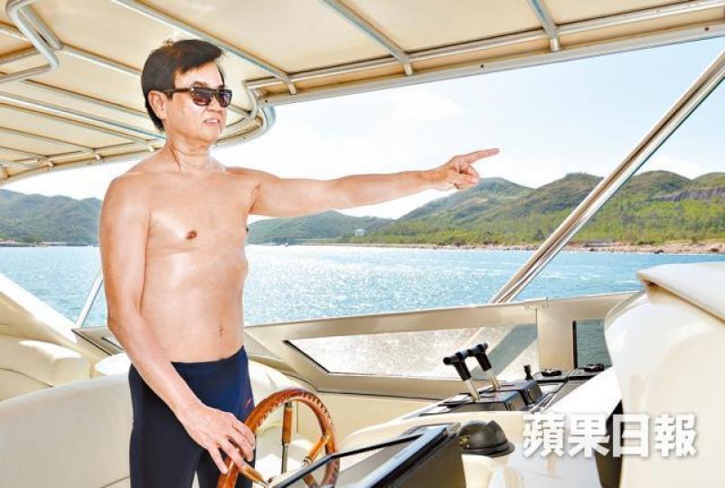 ■71歲的黃百鳴活力不輸給一班後生仔,日前受訪細說當年新藝城年代的逸事。■Mark哥角色助周潤發擺脫票房毒藥污名,紅足30年。劇照■黃百鳴指《英雄本色》原本寫張國榮和狄龍的兄弟情,發哥只是配角。■(左起)張學友、黃百鳴及發哥合作過賀歲電影《八星報喜》。資料圖片■黃百鳴透露周潤發執三攤做Mark哥,印證了時勢造英雄。■林子祥原本是扮演Mark哥的首選。資料圖片■Mark哥的名字來自鄭浩南的英文名,怎料他也拒演。資料圖片 ■71歲的黃百鳴活力不輸給一班後生仔,日前受訪細說當年新藝城年代的逸事。■Mark哥角色助周潤發擺脫票房毒藥污名,紅足30年。劇照■黃百鳴指《英雄本色》原本寫張國榮和狄龍的兄弟情,發哥只是配角。■(左起)張學友、黃百鳴及發哥合作過賀歲電影《八星報喜》。資料圖片■黃百鳴透露周潤發執三攤做Mark哥,印證了時勢造英雄。■林子祥原本是扮演Mark哥的首選。資料圖片■Mark哥的名字來自鄭浩南的英文名,怎料他也拒演。資料圖片