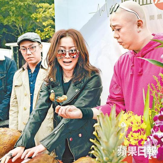 ■子華碌盡人情卡,請來鄭秀文在《棟》片主題曲MV登場。 ■子華碌盡人情卡,請來鄭秀文在《棟》片主題曲MV登場。