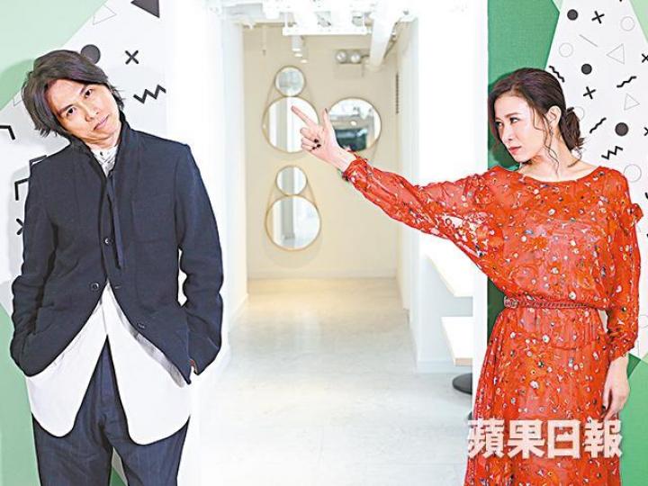 ■黃子華和佘詩曼日前現身《蘋果》「人人問」環節,一次過回答粉絲提問。攝影:沈健程伍小姐■子華指電影是有命運的,所以票房難由他掌控。黃先生李先生黃先生鄧小姐《一蚊雞保鑣》莫先生黃小姐吳小姐■子華心目中的笑匠是許冠文和周星馳(圖)。林小姐廖先生■阿佘笑指海報上的長腿並不是她的。姚先生 ■黃子華和佘詩曼日前現身《蘋果》「人人問」環節,一次過回答粉絲提問。攝影:沈健程伍小姐■子華指電影是有命運的,所以票房難由他掌控。黃先生李先生黃先生鄧小姐《一蚊雞保鑣》莫先生黃小姐吳小姐■子華心目中的笑匠是許冠文和周星馳(圖)。林小姐廖先生■阿佘笑指海報上的長腿並不是她的。姚先生