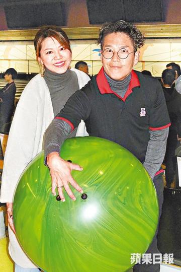 ■林曉峰笑說就連八達通也是交由太太康子妮增值。
■林曉峰笑說就連八達通也是交由太太康子妮增值。