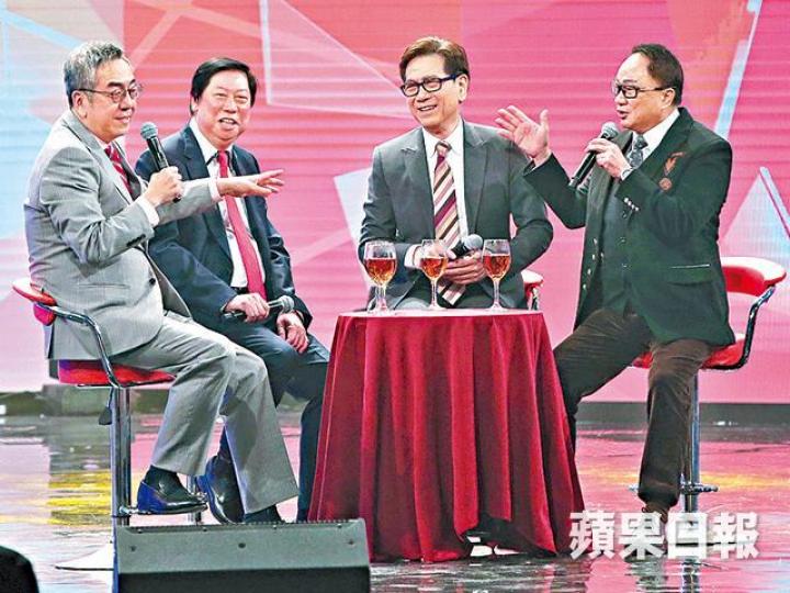 ■(左起)陶傑、吳雨、何B和徐小明唇槍舌劍,論盡電視風雲。 ■(左起)陶傑、吳雨、何B和徐小明唇槍舌劍,論盡電視風雲。