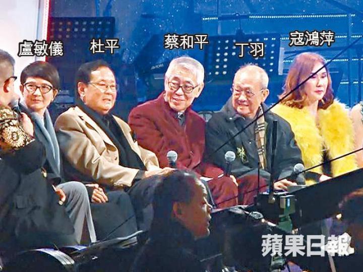 ■一班《EYT》藝人昨晚以行動支持亞視復播。 ■一班《EYT》藝人昨晚以行動支持亞視復播。