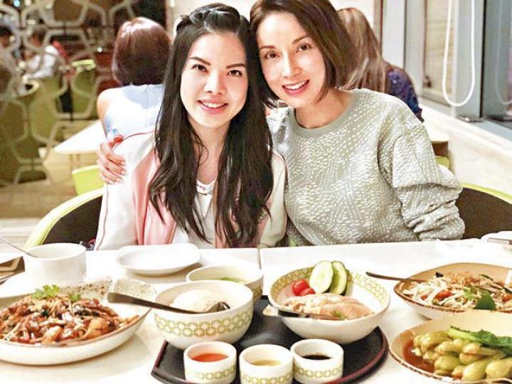 ■雪兒主動訂餐廳,帶Catherine食地道新加坡菜。 ■雪兒主動訂餐廳,帶Catherine食地道新加坡菜。