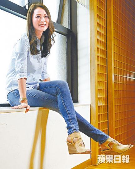 ■童愛玲因首次踏台板,緊張到失眠。■童愛玲因要專注排戲,要兒子自己搞掂功課。互聯網圖片■李潤祺教童愛玲演舞台劇時,要注意呼吸方法及發音。 ■童愛玲因首次踏台板,緊張到失眠。■童愛玲因要專注排戲,要兒子自己搞掂功課。互聯網圖片■李潤祺教童愛玲演舞台劇時,要注意呼吸方法及發音。