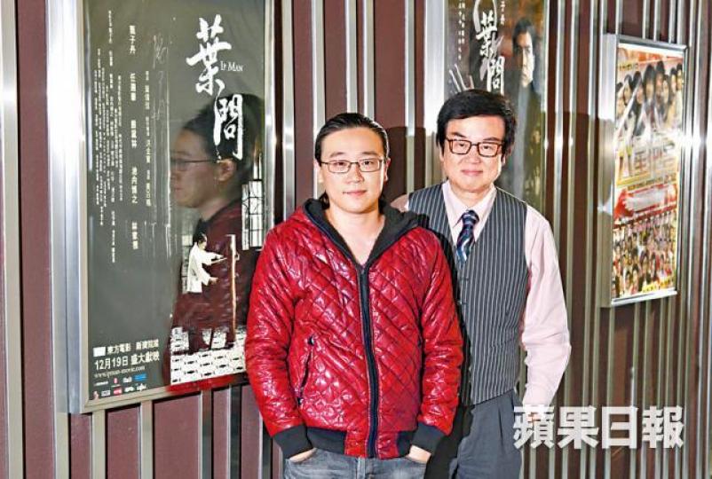 ■黃子桓(左)繼承父業做編劇,《葉問》更是出自其手筆。資料圖片■黃百鳴自言給予子女自由選擇工作。互聯網圖片■黃漪鈞(左)負責電影宣傳工作,年前更出席康城影展。互聯網圖片 ■黃子桓(左)繼承父業做編劇,《葉問》更是出自其手筆。資料圖片■黃百鳴自言給予子女自由選擇工作。互聯網圖片■黃漪鈞(左)負責電影宣傳工作,年前更出席康城影展。互聯網圖片