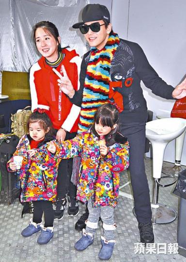 ■陳曉東見到妻女探班很開心,透露澳門騷囡囡會上台。
■陳曉東見到妻女探班很開心,透露澳門騷囡囡會上台。