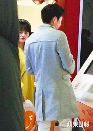 ■薛世恒日前被本報讀者發現孖女伴到圓方戲院睇戲。讀者提供圖片
■薛世恒日前被本報讀者發現孖女伴到圓方戲院睇戲。讀者提供圖片