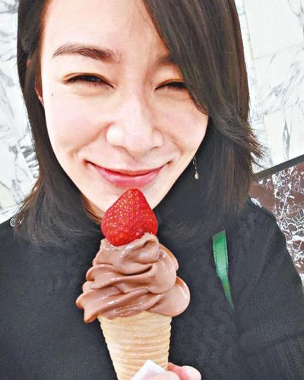 ■佘詩曼自言人生像雪糕,要溶化前好好享受。互聯網圖片
■佘詩曼自言人生像雪糕,要溶化前好好享受。互聯網圖片