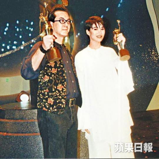 ■靚靚(右)當年拍《我愛玫瑰園》期間得罪人多,結果被TVB雪藏。劇照
■靚靚(右)當年拍《我愛玫瑰園》期間得罪人多,結果被TVB雪藏。劇照