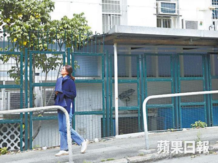 ■難得出了一個影后兼港姐師姐,靚靚大受小學生歡迎。
■難得出了一個影后兼港姐師姐,靚靚大受小學生歡迎。
