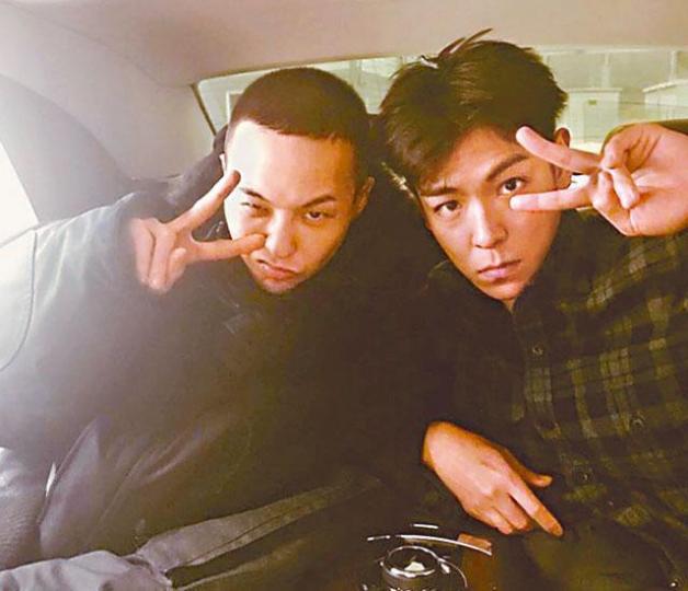 ■GD(左)周二入伍,獲隊友T.O.P到場送別。 ■GD(左)周二入伍,獲隊友T.O.P到場送別。