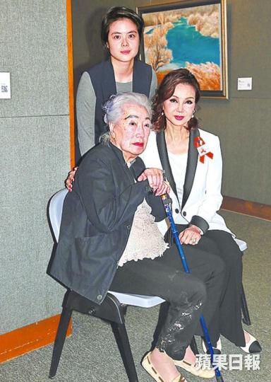 ■唐文龍亦有與朋友合作畫畫參展。
■唐文龍亦有與朋友合作畫畫參展。