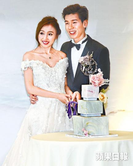 ■林奕匡和老婆化身接吻魚錫足6次。
■林奕匡和老婆化身接吻魚錫足6次。