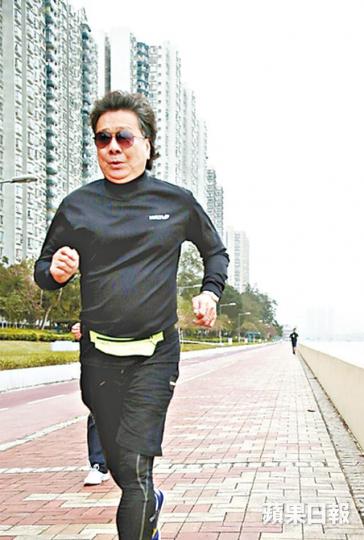 ■大AL立定決心戒煙,更愛上跑步。
■大AL立定決心戒煙,更愛上跑步。