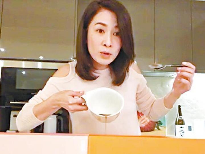 ■佘詩曼認為女人要錫自己，工作忙都要注意身體。互聯網圖片