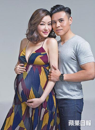 ■上圍升cup嘅Lynn，趁生B前同老公一齊影大肚相。■Lynn話BB每次喺肚入面郁，佢都會好興奮。