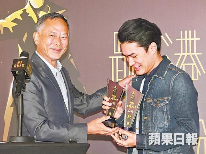 ■黃進(右)憑電影《一念無明》贏得「最港導演」、「最港電影」及「評審團最港大獎」三個獎項。■余文樂和曾志偉(右)合作的《一念無明》,昨日成為大贏家。劇照 ■黃進(右)憑電影《一念無明》贏得「最港導演」、「最港電影」及「評審團最港大獎」三個獎項。■余文樂和曾志偉(右)合作的《一念無明》,昨日成為大贏家。劇照