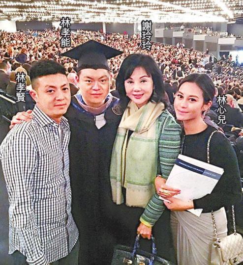 ■如今已是婆婆的謝玲玲,經常陪伴外孫游水和玩耍。資料圖片
■如今已是婆婆的謝玲玲,經常陪伴外孫游水和玩耍。資料圖片