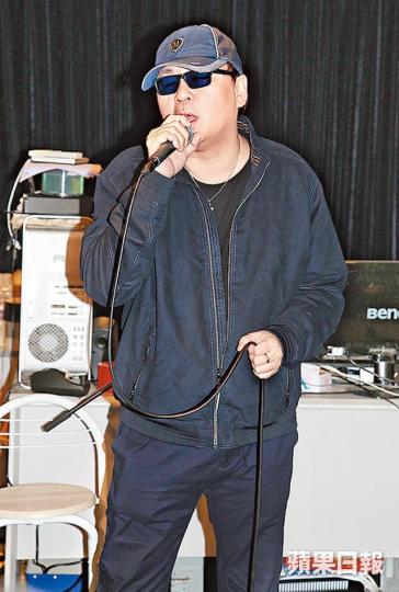 ■蔡楓華話今次唔會再唱《倩影》同《絕對空虛》。■蔡楓華講錯袁麗嫦(左)嘅英文名,令陳秀雯好尷尬。 ■蔡楓華話今次唔會再唱《倩影》同《絕對空虛》。■蔡楓華講錯袁麗嫦(左)嘅英文名,令陳秀雯好尷尬。