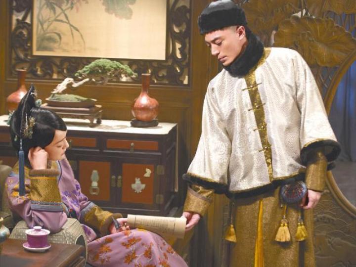 ■周迅同霍建華主演嘅《如懿傳》願大幅度刪剪劇情,終攞到發行許可。劇照■范冰冰演出嘅《巴清傳》,同樣獲廣電局放生。微博圖片 ■周迅同霍建華主演嘅《如懿傳》願大幅度刪剪劇情,終攞到發行許可。劇照■范冰冰演出嘅《巴清傳》,同樣獲廣電局放生。微博圖片