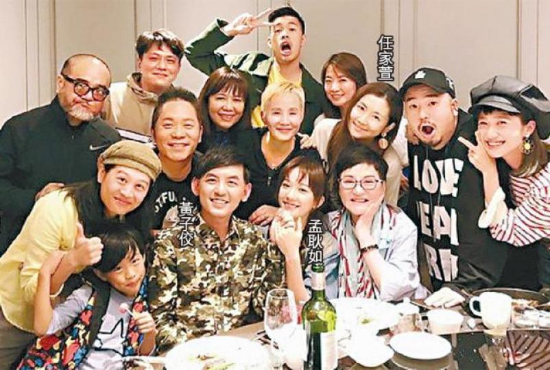 ■黃子佼向孟耿如求婚成功,任家萱等好友都替他高興。互聯網圖片
■黃子佼向孟耿如求婚成功,任家萱等好友都替他高興。互聯網圖片