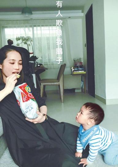 ■余文樂老婆王棠云挺巨肚逗姪仔玩,十分溫馨。互聯網圖片余文樂 資料圖片 ■余文樂老婆王棠云挺巨肚逗姪仔玩,十分溫馨。互聯網圖片余文樂 資料圖片