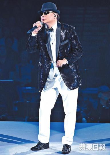 ■蔡楓華揚言錯入無綫做《勁歌金曲》主持。■蔡楓華(右)稱當年與哥哥張國榮是好朋友,經常一齊去玩。■劉雅麗憑歌曲追憶逝世15周年的張國榮和梅艷芳。■陳秀雯(右)緊張登台,李龍基則從容不迫。 ■蔡楓華揚言錯入無綫做《勁歌金曲》主持。■蔡楓華(右)稱當年與哥哥張國榮是好朋友,經常一齊去玩。■劉雅麗憑歌曲追憶逝世15周年的張國榮和梅艷芳。■陳秀雯(右)緊張登台,李龍基則從容不迫。