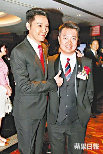 ■王賢誌(左)昨與堂弟王賢訊出席仁濟董事局交代就職典禮。
■王賢誌(左)昨與堂弟王賢訊出席仁濟董事局交代就職典禮。
