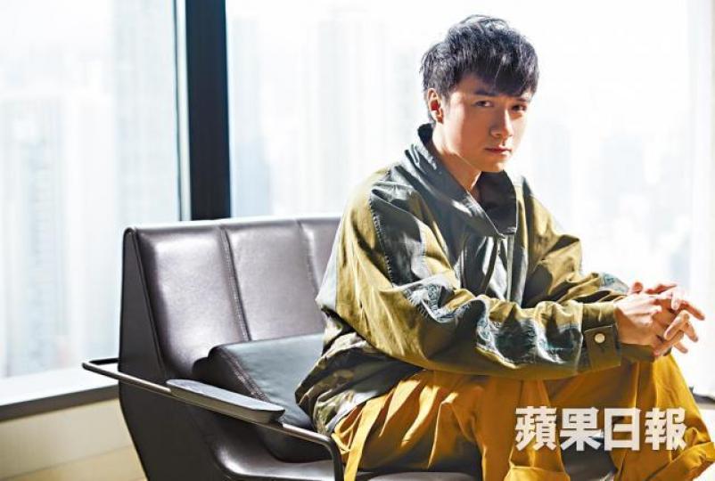 ■古巨基計劃推出一張圍繞香港故事的專輯,並強調純廣東歌。攝影:林德雄■基仔以《必殺技》奪《叱咤》我最喜愛的歌曲獎時,在台上爆喊:「我真係好鍾意唱歌。」資料圖片■基仔今次找來子華(右)合唱,並將子華的經典金句變成歌詞。資料圖片■過去幾年基仔主力在內地發展,曾亮相《我是歌手3》。資料圖片■婚後基仔步伐放緩,歌曲不再只為爭獎,作歌時心情也較放鬆。■基仔在無綫被雪時,曾跟傅明憲拍攝古裝《英雄貴姓》。 ■古巨基計劃推出一張圍繞香港故事的專輯,並強調純廣東歌。攝影:林德雄■基仔以《必殺技》奪《叱咤》我最喜愛的歌曲獎時,在台上爆喊:「我真係好鍾意唱歌。」資料圖片■基仔今次找來子華(右)合唱,並將子華的經典金句變成歌詞。資料圖片■過去幾年基仔主力在內地發展,曾亮相《我是歌手3》。資料圖片■婚後基仔步伐放緩,歌曲不再只為爭獎,作歌時心情也較放鬆。■基仔在無綫被雪時,曾跟傅明憲拍攝古裝《英雄貴姓》。